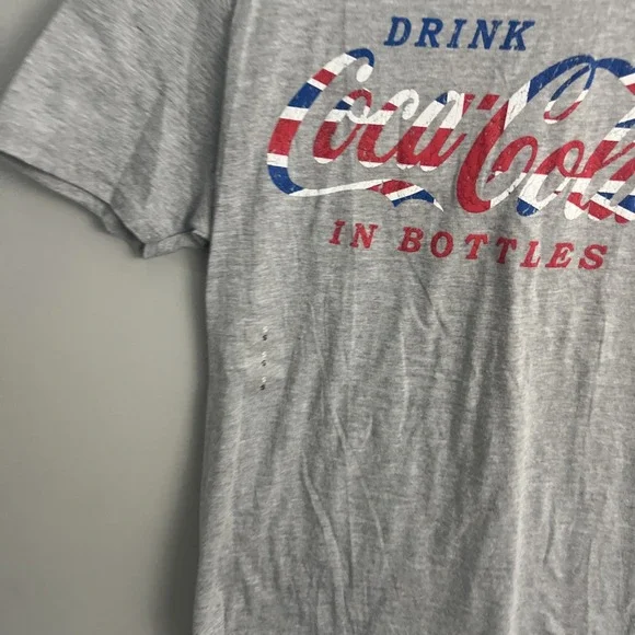 Coca Cola Patriotic USA Flag Men's T-Shirt Gray Small NWT Casual July 4th - Picture 2 of 5
